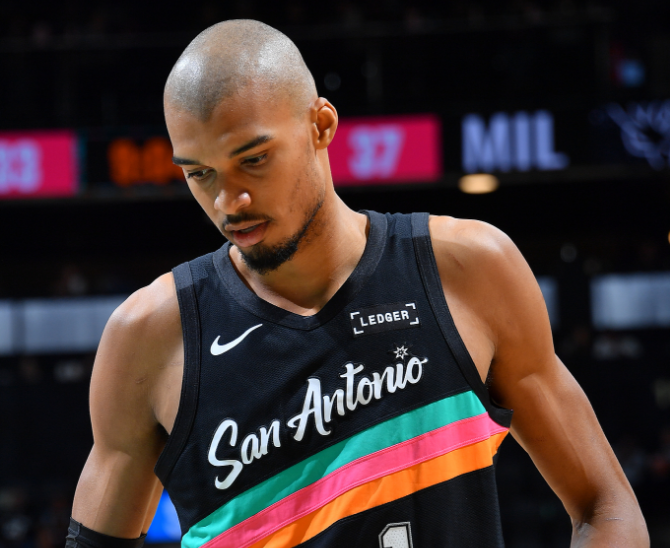 Kaiyun开云中国官网-升西部第二!文班22+10受伤惊魂 马刺最多领先39分大胜雄鹿