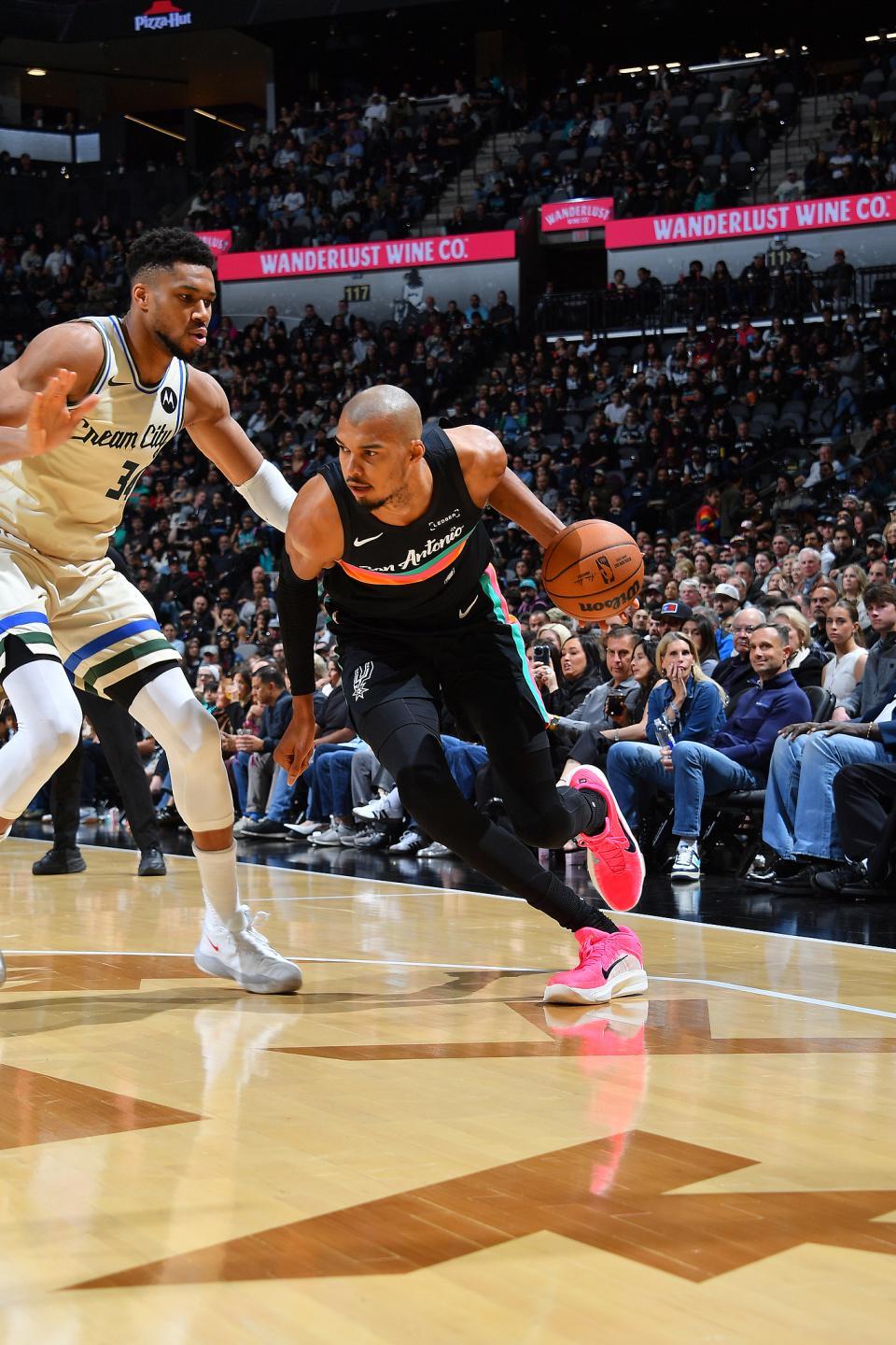 Kaiyun开云中国官网-升西部第二!文班22+10受伤惊魂 马刺最多领先39分大胜雄鹿