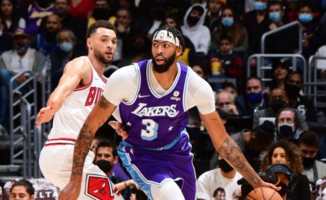 Kaiyun开云中国官网-憋屈到情绪失控！戴维斯遭疯狂包夹 湖人无力应对