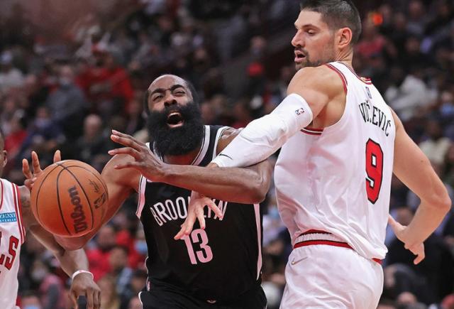 哈登再度哑火 KD独木难支篮网末节崩盘连胜终结