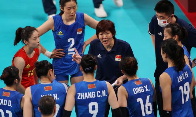 1627393963293042948.png 【夜读】三场丢17球,耻辱!“铿锵玫瑰”被打蔫了