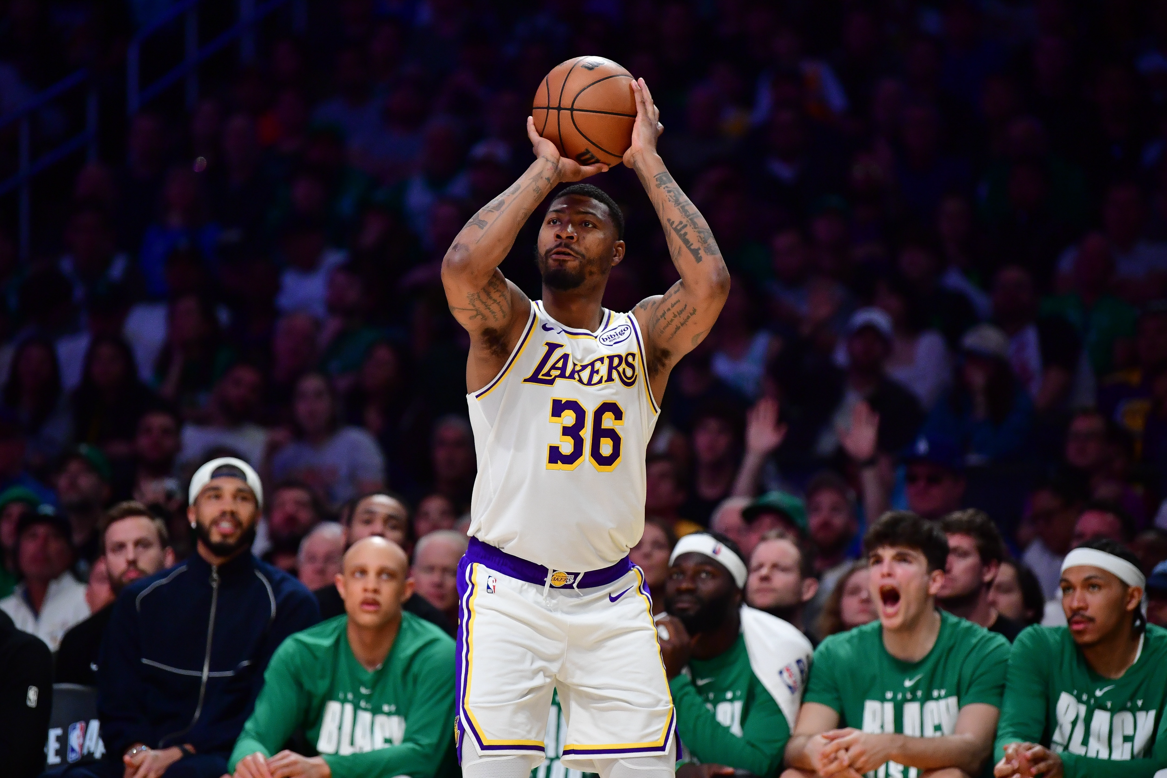 Kaiyun开云中国官网-加盟湖人，你果然大放异彩，三分和防守都拉满，最赚的签约引援|斯玛特|灰熊|奇才|东契奇|凯尔特人_新浪体育_新浪新闻