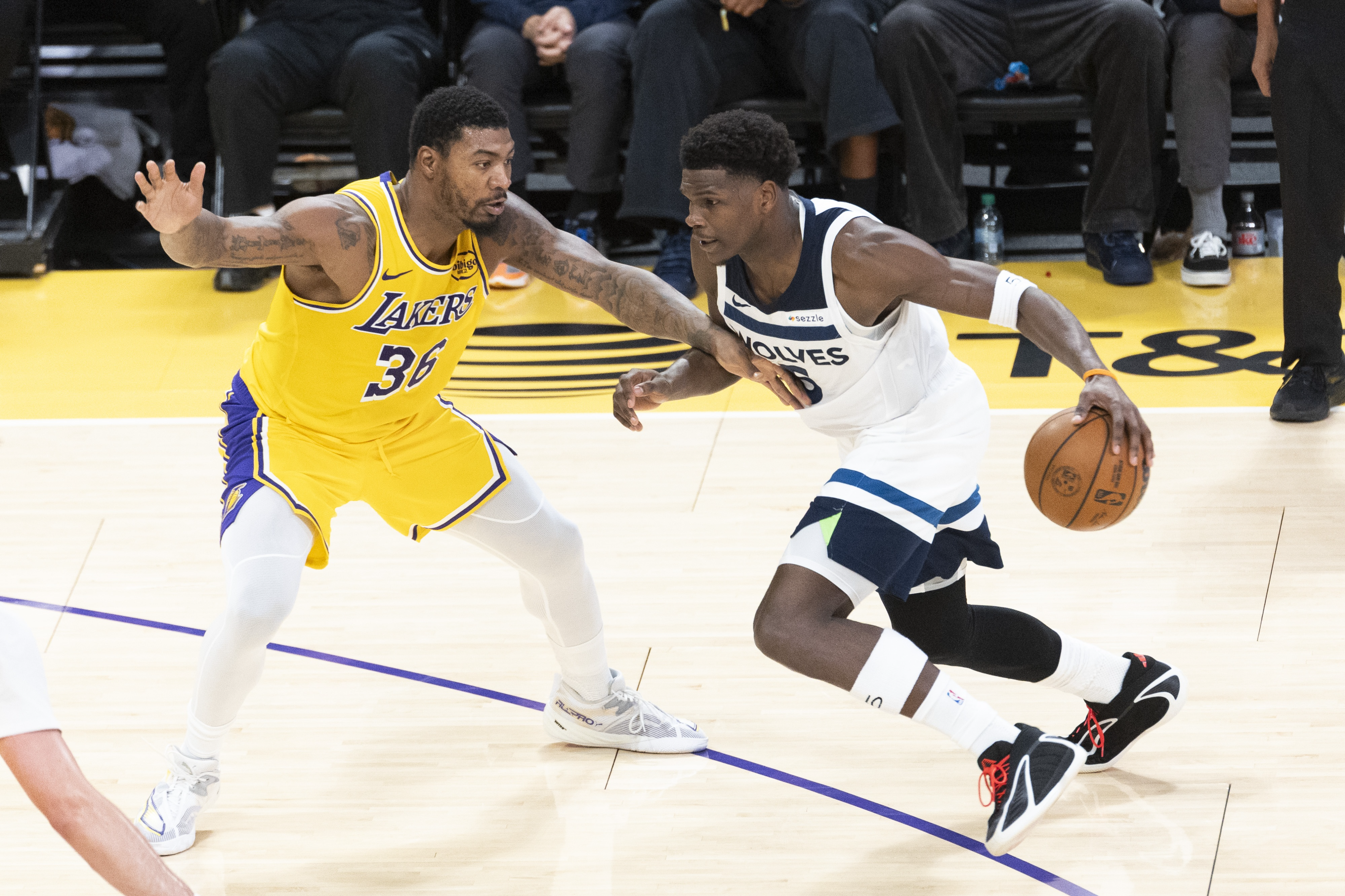 Kaiyun开云中国官网-加盟湖人，你果然大放异彩，三分和防守都拉满，最赚的签约引援|斯玛特|灰熊|奇才|东契奇|凯尔特人_新浪体育_新浪新闻